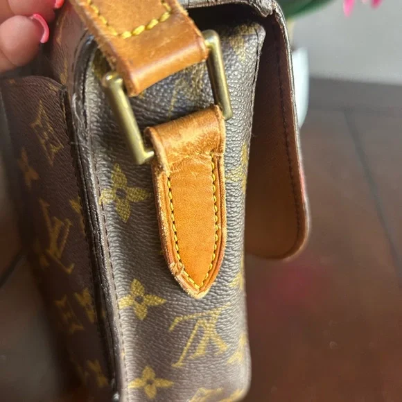 LOUIS VUITTON Saint Cloud GM Shoulder
Bag Monogram Leather Brown - Picture 14 of 17